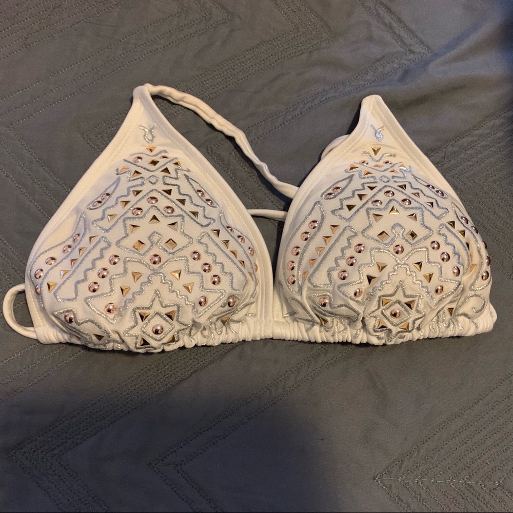 Xhilaration white top with bronze studs